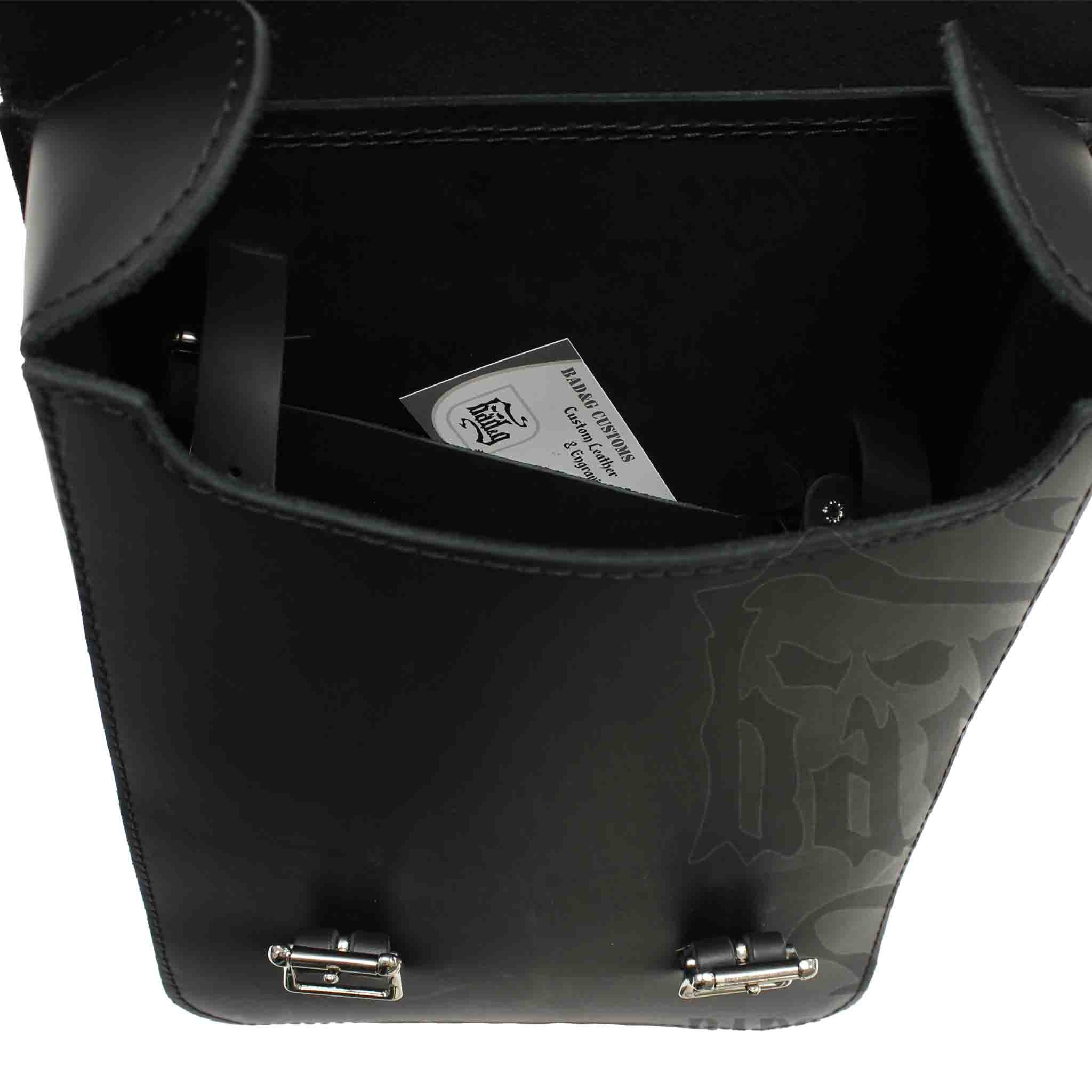 Upgrade your Harley-Davidson® Softail with the SHL04 Left Side Swingarm Solo Bag. Hand crafted in USA with premium leather and top quality hardware. Designed to fit all Pre-2017 Harley-Davidson® Softail models*. Durable and stylish, it features easy installation and it's the perfect fit for your motorcycle.